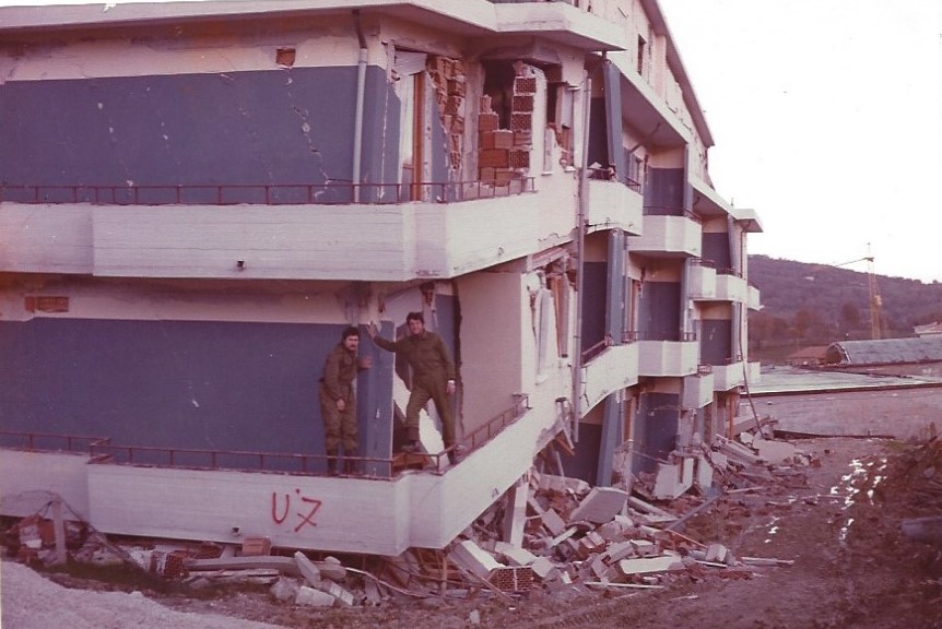 Edificio dopo il terremoto in Irpinia, 1976